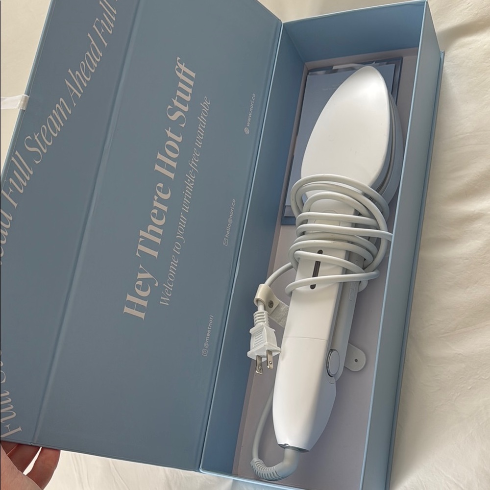 Nori White Handheld Steam Iron